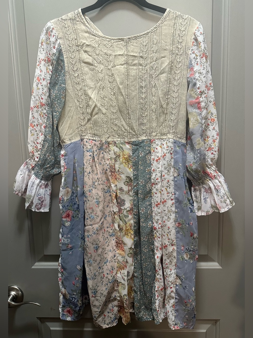 Young Threads Size L Lightweight Floral Viscose Dress Pre-owned